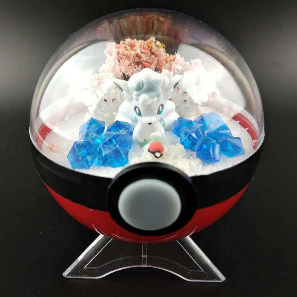 Groser Pokeball Mit Pokemon Figur