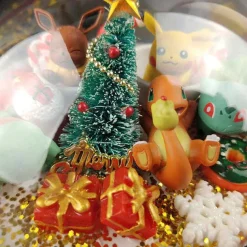 Groser Pokeball Mit Pokemon Figur