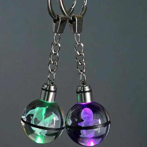 Pokeball Anhanger Mit Pokemon Motiven Und Farbwechsel