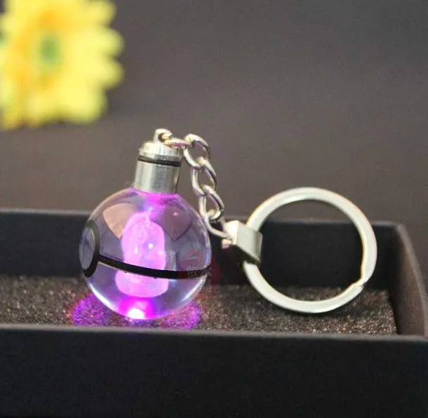 Pokeball Anhanger Mit Pokemon Motiven Und Farbwechsel