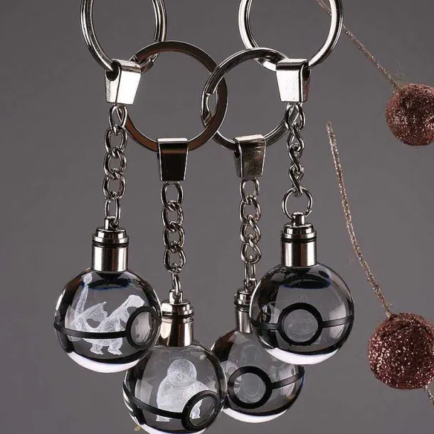 Pokeball Anhanger Mit Pokemon Motiven Und Farbwechsel