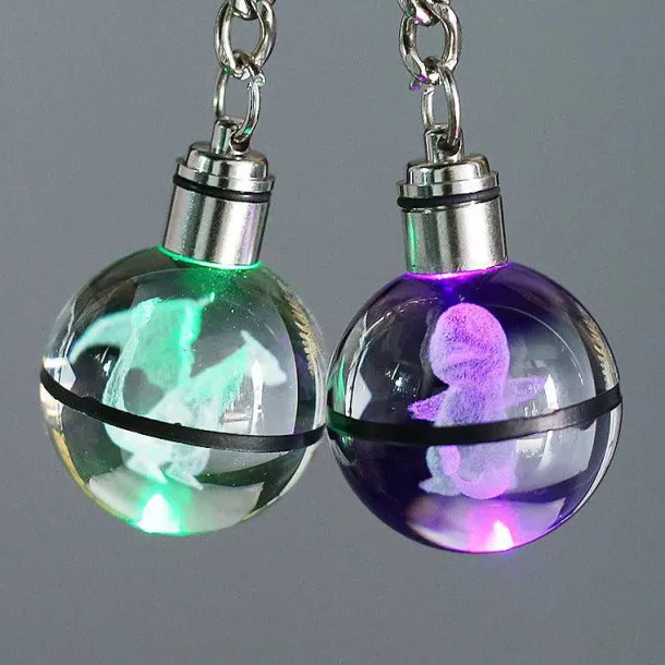 Pokeball Anhanger Mit Pokemon Motiven Und Farbwechsel