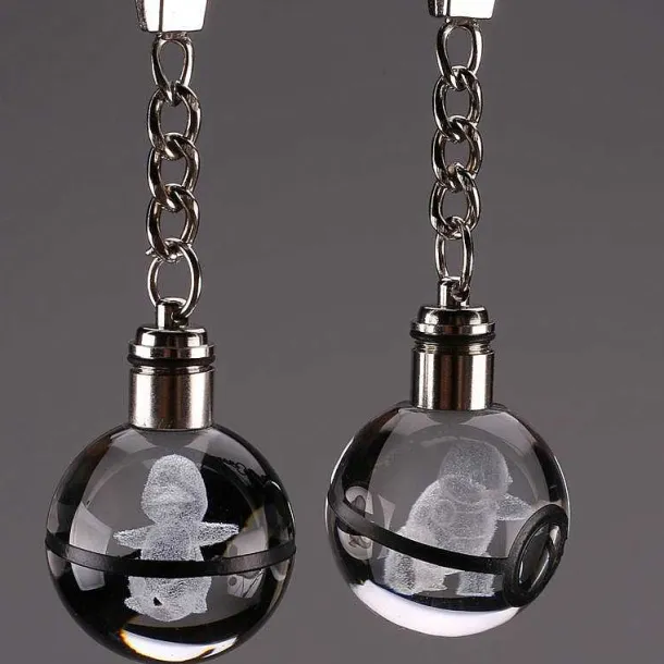 Pokeball Anhanger Mit Pokemon Motiven Und Farbwechsel
