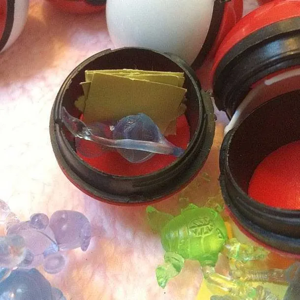 180 Pokebälle / Pokeballs (Ca. 3.5Cm) Mit Figur Und Sticker